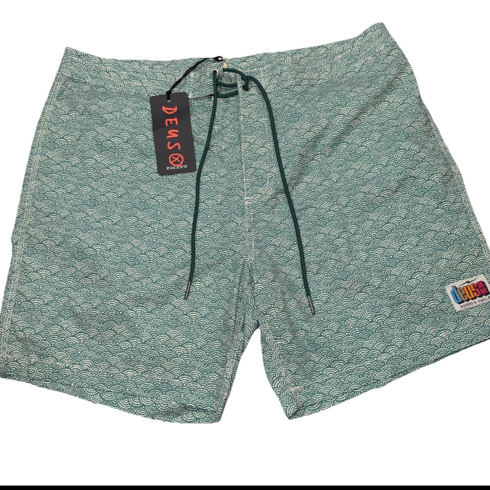 Tilly’s Deus Green Wave Boardshorts New Size 36 Mens 6.5”inseam Button Tie Waist